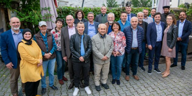 Auf Initiative des Evangelischen Dekanats Bergstraße trafen sich mehr als zwanzig Vertreter vor allem muslimischer und christlicher Kirchen zum Abend der Religionen. Bild: Michael Ränker / Evangelisches Dekanat Bergstraße