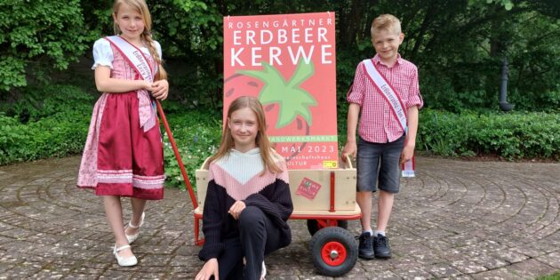 Buntes Straßenfest zu Ehren der Erdbeere