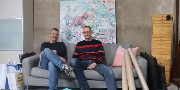 Rüdiger Engert (l.) und Ralf Löhr (r.) freuen sich am 7. Mai auf zahlreiche Besucher beim Tag der offenen Tür im KamÜ. Foto: Benjamin Kloos