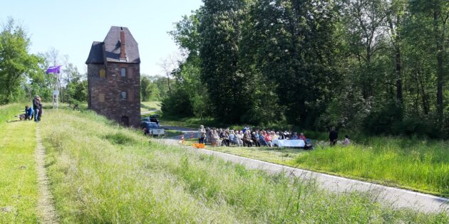 Der Gottesdienst am Fährhausturm erfreute sich positiver Resonanz. Foto: oh