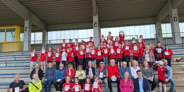 Die stolzen Absolventen des Sportabzeichens in Lampertheim. Foto: oh