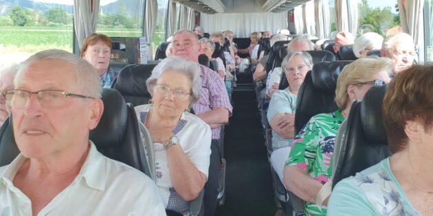 Gut gelaunt machte sich die Seniorengemeinschaft Biblis auf den Weg zum Ausflug auf die Juhöhe. Foto: oh