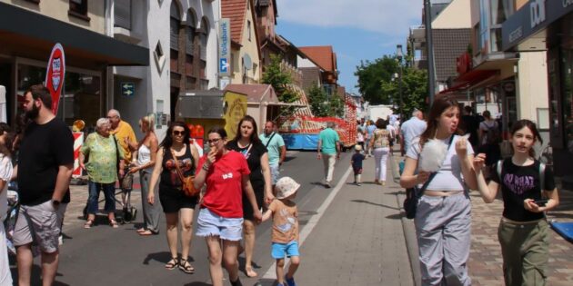 Strahlende Sonne am Familiensonntag mit Einkaufsbummel