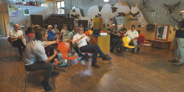 Landrat Christian Engelhardt diskutierte mit den Mitgliedern des Bergsträßer Nachhaltigkeitsbeirats, wie sich der Kreis Bergstraße an die bereits spürbaren Auswirkungen des Klimawandels anpassen könnte. Foto: oh