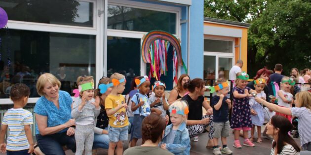 Die Kleinsten hatten zum Jubiläum ein Stück zum Thema Wasser einstudiert. Vom Publikum gab es dafür viel Applaus. Foto: Hannelore Nowacki