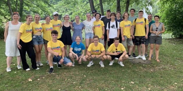 Forschten gemeinsam im Bereich Naturwissenschaften: Schüler des Otto-von-Taube-Gymnasiums aus Gauting bei München waren zu Gast im Lessing-Gymnasium in Lampertheim. Foto: oh
