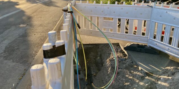 Die Bürgerkammer Neuschloß stellt das Thema Glasfaser in den Mittelpunkt ihres nächsten Bürger-Treffs am Donnerstag. Das Foto zeigt Arbeiten an Glasfaserleitungen in Neuschloß. Foto: oh