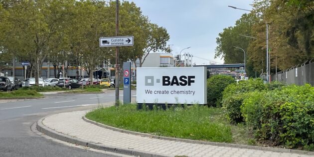 Dunkle Wolken über dem Chemiestandort