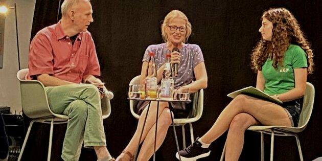Von links: Wolfgang Strangmann-Kuhn, Mirja Mietzker-Becker, Lisa Gesue bei der Diskussion im KamÜ.  Foto: oh