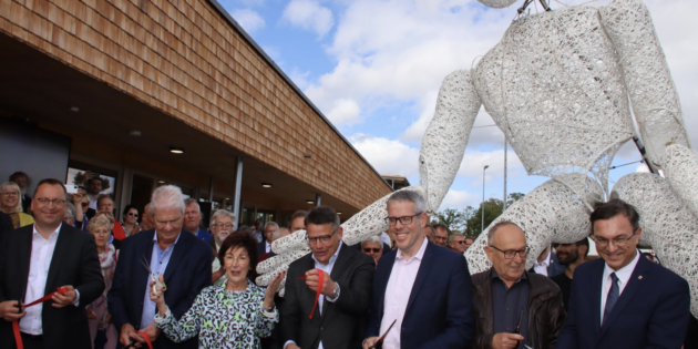 Es ist vollbracht! Der Bildungs- und Sportcampus in Bürstadt wurde am Freitag offiziell seiner Bestimmung übergeben. Foto: Hannelore Nowacki