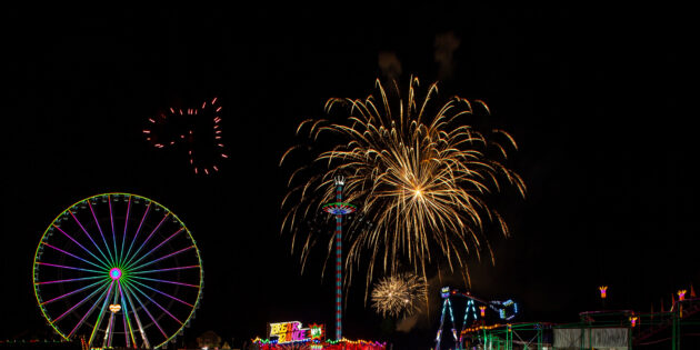 Fulminantes Finale der Backfischfest-Jubiläumsausgabe war das Höhenfeuerwerk am Sonntag.  Foto: Bernward Bertram