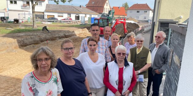 Verärgerte Bürger rund um den Alfred-Delp-Platz in Lampertheim. Zahlreiche Anwohner sind mit den Planungen nicht einverstanden und setzten auf einen Dialog mit der Verwaltung. Foto: Steffen Heumann