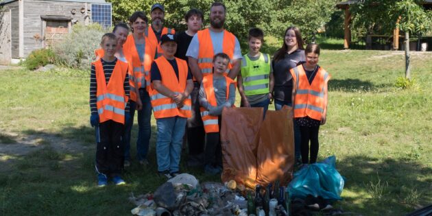 Kindergruppe des Naturschutzzentrum Bergstraße sammelt mit Unterstützung des Zweckverband Abfallwirtschaft Kreis Bergstraße (ZAKB) Abfälle aus der Natur anlässlich des globalen Aktionstages „World Cleanup Day“. Foto: ZAKB