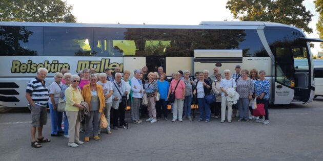 Trotz der Kapriolen mit der „Weißen Flotte“ ließen sich die Bibliser Senioren nicht die gute Laune nehmen.  Foto: oh