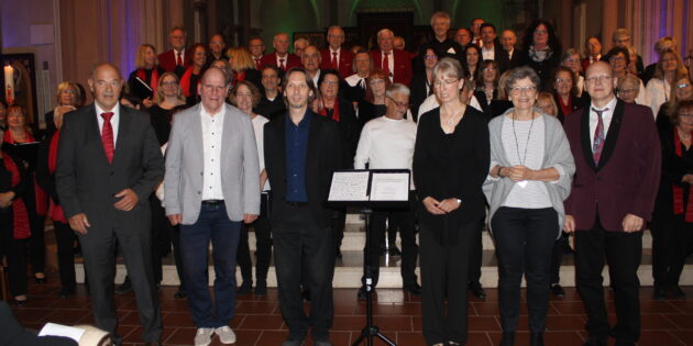 Das Bild zeigt die Chorleiterin und Chorleiter mit der Moderatorin: (v.l.) Herbert Ritzert, Stefan Spreizenbarth, Thomas Braun, Uschi Litzinger, Waltraud Olf und Rainer Weis. Foto: oh