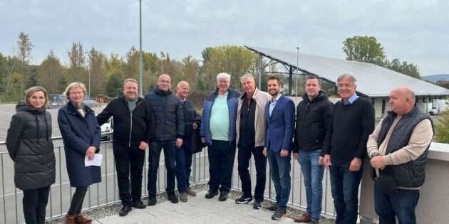 Matthias Schimpf, Verbandsvorsitzender des ZAKB (3. von links); Piotr Fedorowicz, Landrat des Kreis Świdnica/Schweidnitz (4. von links); Sascha Bocksnick, Technischer Geschäftsführer des ZAKB (3. von rechts); Jonas Thiede, Kaufmännischer Geschäftsführer des ZAKB (4. von rechts). Foto: ZAKB