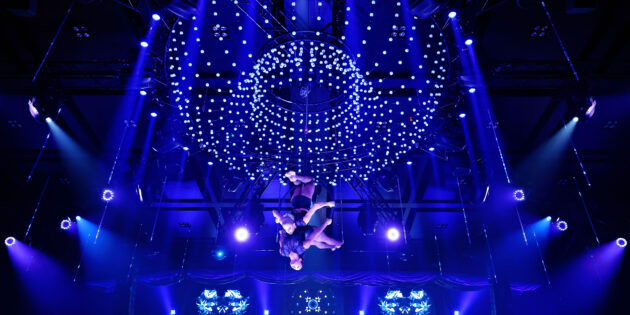 Kontorsion par excellence präsentiert das Trio Bellissimo und besticht hierbei durch Eleganz und Glamour. Foto: Rudolf Uhrig