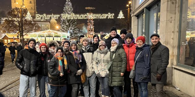 Nach der geleisteten Arbeit ging es für die SG Neptun zum gemütlichen Teil über. Auf dem Weg zum Weihnachtsmarkt konnten alle noch eine kleine Besichtigung der schönen Landeshauptstadt Erfurt erfahren und vorweihnachtliche Stimmung genießen.  Foto: oh