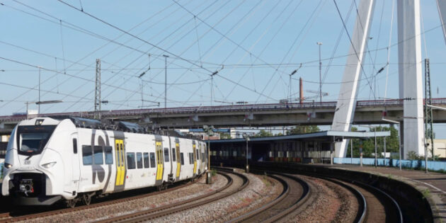 Ein S-Bahn-Zug im Ludwigshafener Hauptbahnhof. Foto: Fritz Engbarth