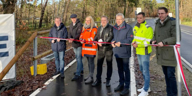 Von links: Bürgermeister Matthias Baaß (Stadt Viernheim), Markus Schmitt, Manon Brüstle (Hessen Mobil), Kreisbeigeordneter Matthias Schimpf (Landkreis Bergstraße), Bürgermeister Gottfried Störmer (Stadt Lampertheim), Jan Gerhardt (Fa. Johann Bunte) und Stadtrat Jörg Scheidel (Stadt Viernheim). Foto: Hessen Mobil