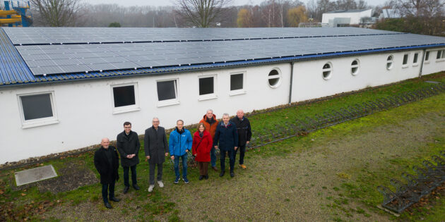 Vertreter der GGEW AG und der Stadt Lampertheim haben heute eine neue Photovoltaik-Anlage bei den Biedensand Bädern offiziell eingeweiht. Foto: GGEW AG/Kling Media