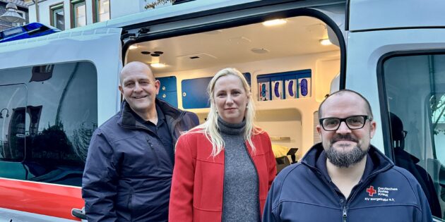 Bei einem Pressetermin im Landratsamt stellt die neue Schirmherrin gemeinsam mit Vertretern des DRK Kreisverbandes Bergstraße das Projekt vor. Gemeinsames Ziel ist die Steigerung des Bekanntheitsgrades des DRK Herzenswunsch-Mobil. Foto: oh