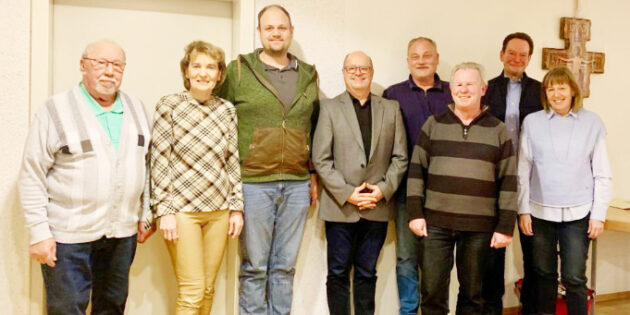 Der Vorstand: KAB-Ehrenvorsitzender Friedel Berg, Patricia Klink, Marcel Kranz, Thomas Zimpfer, Rainer Kranz, Volker Henn, Georg Flörchinger und Silvia Berger (von links).