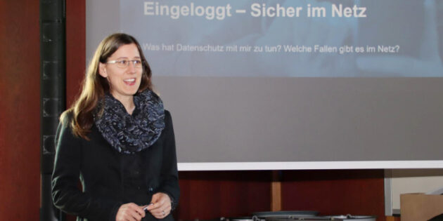 Beim Einkaufen und Surfen im Internet ist schnell geklickt - Fallen inklusive, wenn man nicht aufpasst. Rechtsanwältin Melina Eberts, die für die Verbraucherzentrale Hessen tätig ist, wies auf die Gefahren hin. Foto: Hannelore Nowacki