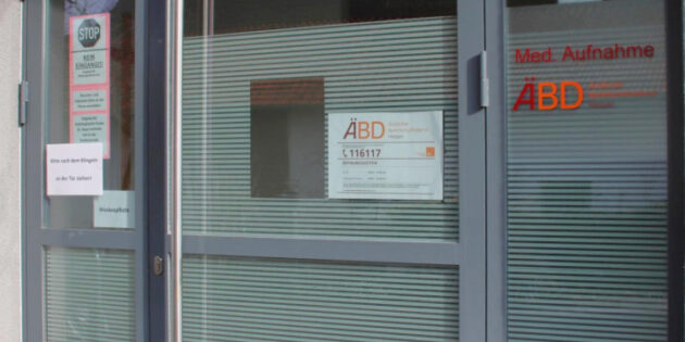 Diese Tür zum Ärztlichen Bereitschaftsdienst Hessen in Lampertheim am Hintereingang des St.-Marien-Krankenhauses bleibt ab 1. April für Ratsuchende verschlossen. Die ÄBD-Zentrale in Lindenfels Foto: Hannelore Nowacki