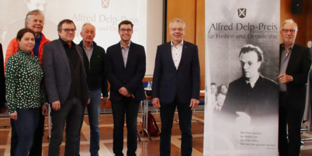 Alle Mitglieder des Alfred-Delp-Gremiums nahmen an der Vorstellung des Alfred-Delp-Preises für Freiheit und Demokratie der Stadt Lampertheim teil. Foto: Hannelore Nowacki