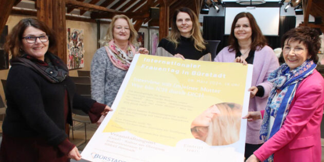 Im KamÜ-Kulturraum wird die Veranstaltung zum Internationalen Frauentag am 8. März stattfinden. Auf rege Teilnahme freuen sich Gerasimoula Grigoraki (links), Sonja Niederhöfer, Nicole Schmitt, Alexandra Schmitt und Bürgermeisterin Barbara Schader. Foto: Hannelore Nowacki