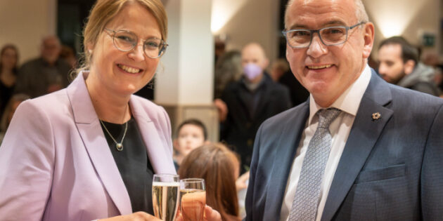 Empfang zum Wechsel im Dekane-Amt: die neue Dekanin Sonja Mattes und Arno Kreh, nun Dekan und Pfarrer im Ruhestand. Foto: Michael Ränker