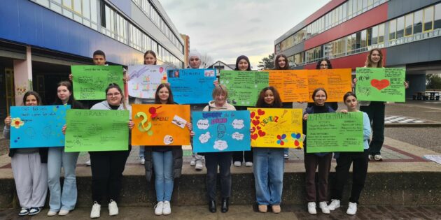 In der Nachbereitung erstellten die Schülerinnen und Schüler Plakate. Foto: oh