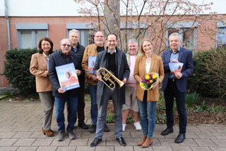 Im Bild (von links): Silke Weimar-Ekdur, Heiner Veltman, Johannes Haefele, Bernd Hossner, Jerôme Dart, Helmut Meister, Caroline Wahl, Gottfried Störmer. Foto: Robin Vollhardt, Stadt Lampertheim