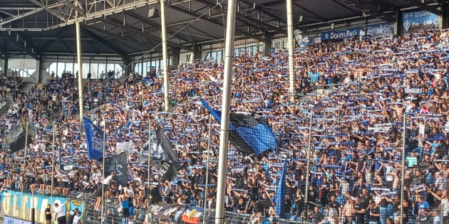 Stimmungsvoll geht es nicht nur bei den musikalischen Auftritten des Feuerwehrmusikzuges Bürstadt/Hofheim zu, sondern auch im Carl-Benz-Stadion und der Heimkurve des SV Waldhof.  Foto: oh