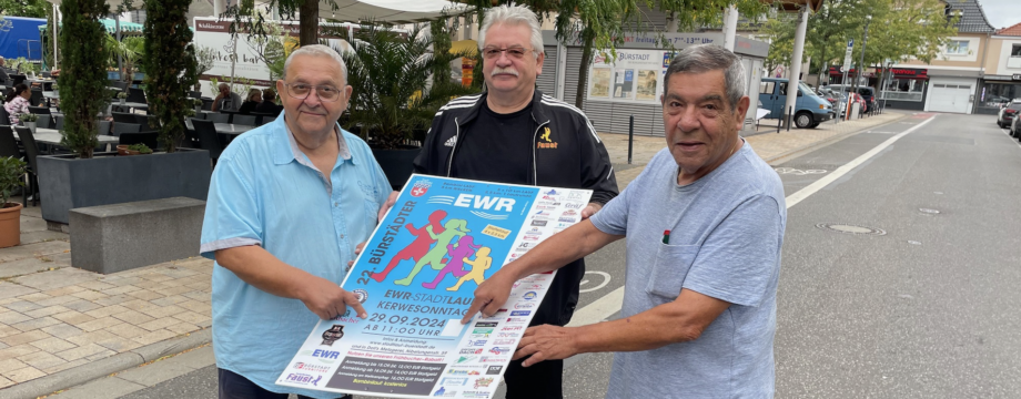 Der Countdown für den 22. EWR-Stadtlauf am 29. September in Bürstadt läuft! Am Freitag informierten Franz-Josef Eitge, Reiner Faust und Klaus Gassert als Vertreter des Veranstalters und des Organisationsteams über den Stand der Dinge.  Foto: Steffen Heumann